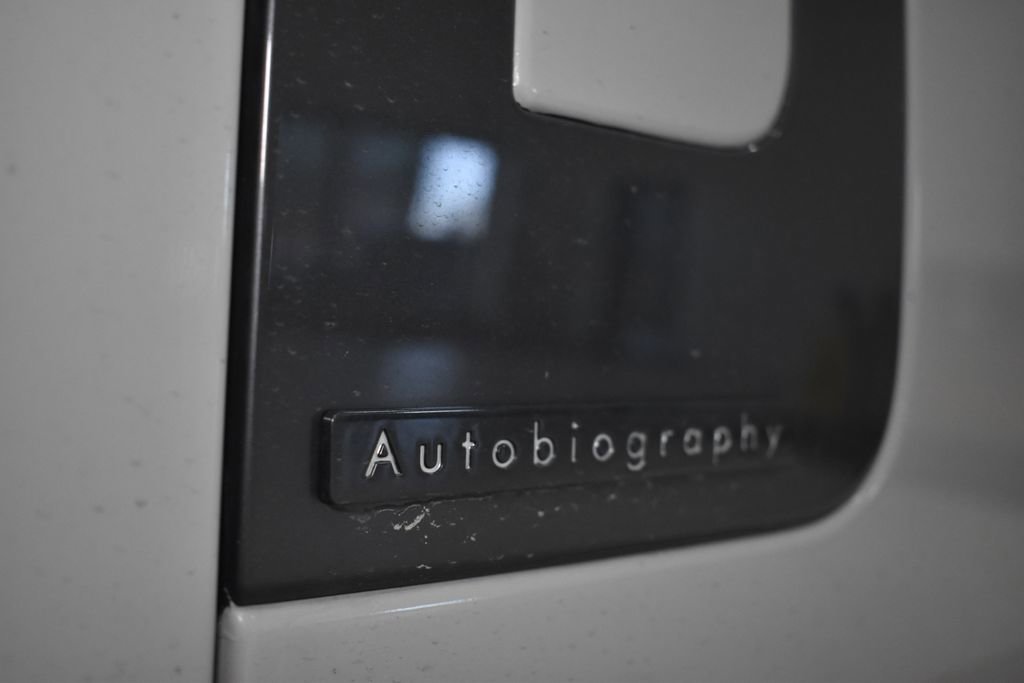 Used 2025 Land Rover Range Rover Autobiography image 15