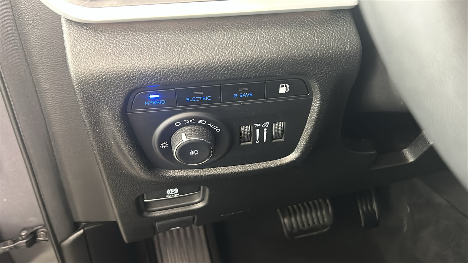 Used 2024 Jeep Grand Cherokee Limited 4xe AWD/4WD image 23