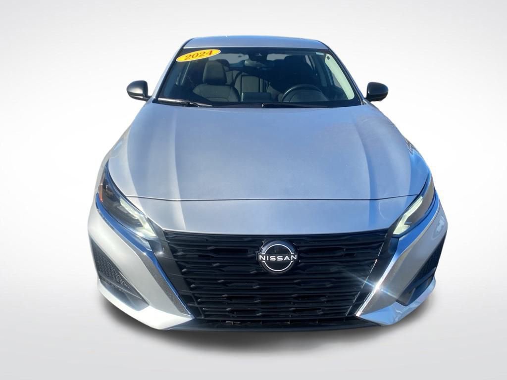 Used 2024 Nissan Altima 2.5 SV image 2