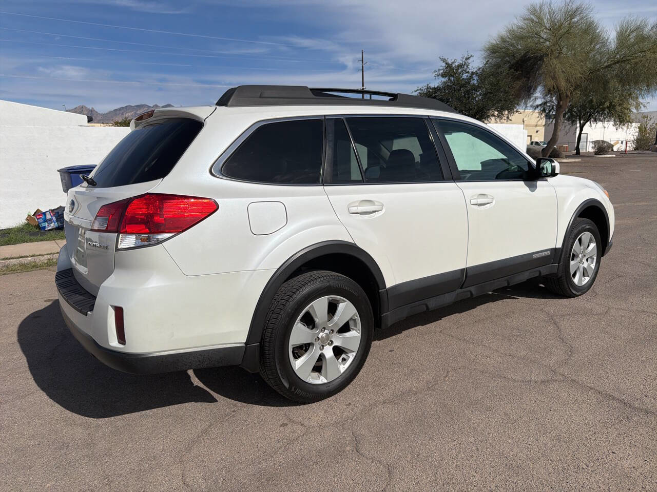 Used 2010 Subaru Outback 2.5i Limited image 12