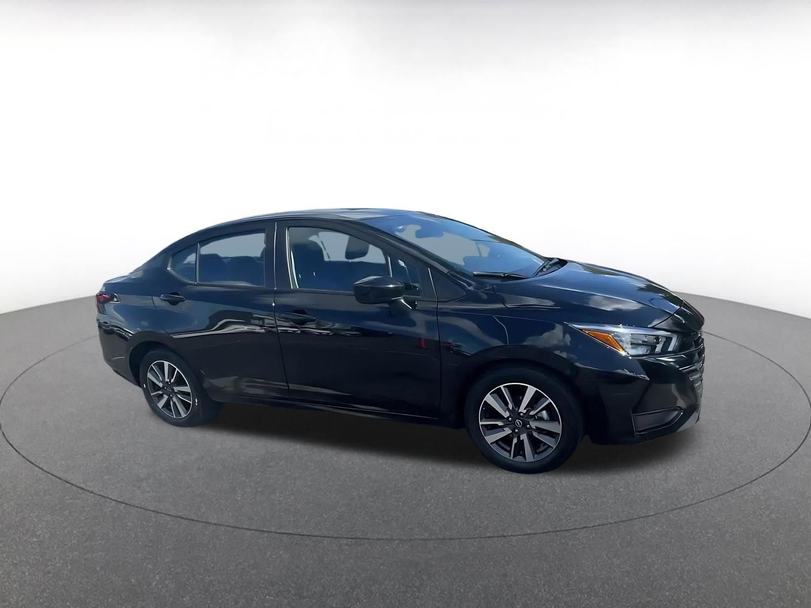 Used 2025 Nissan Versa SV image 2