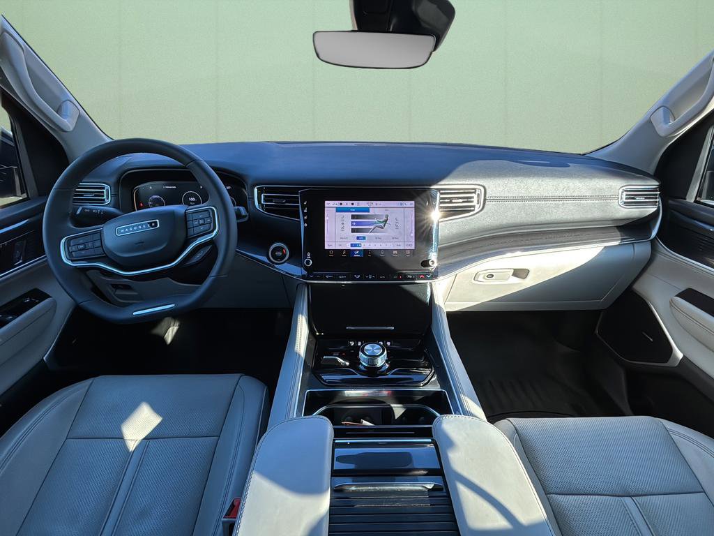 Used 2023 Jeep Wagoneer 4WD w/ Premium Group I image 25