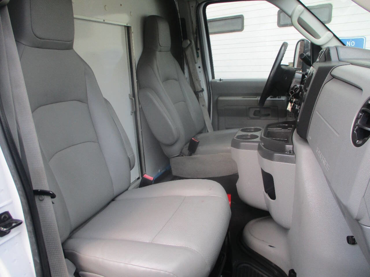 Used 2016 Ford E-350 and Econoline 350 Super Duty w/ Power Windows & Locks Group image 9
