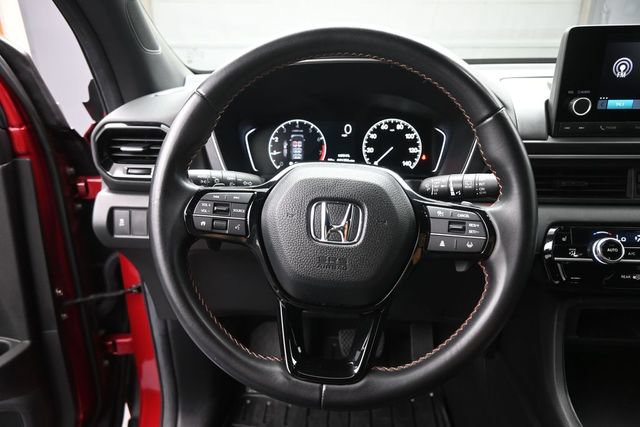Used 2025 Honda Pilot Sport image 32