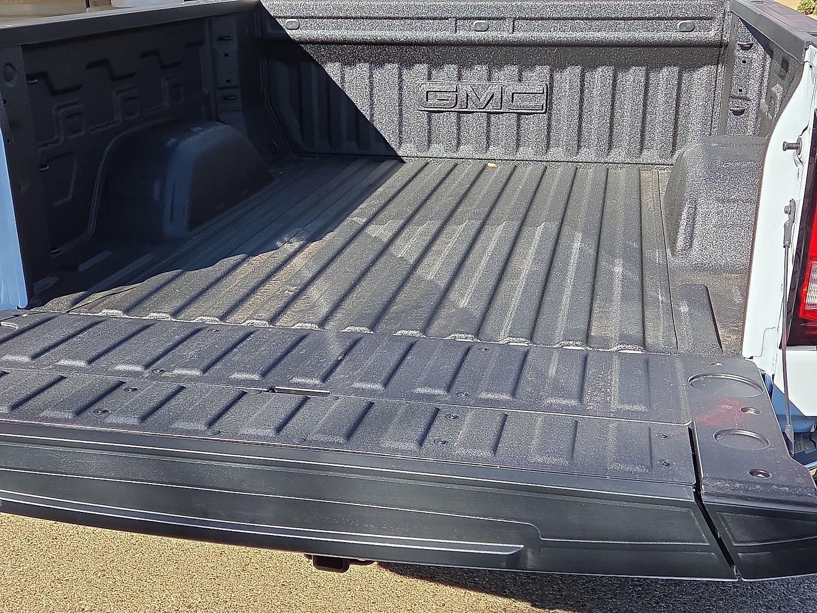 New 2026 GMC Sierra 1500 SLT image 7