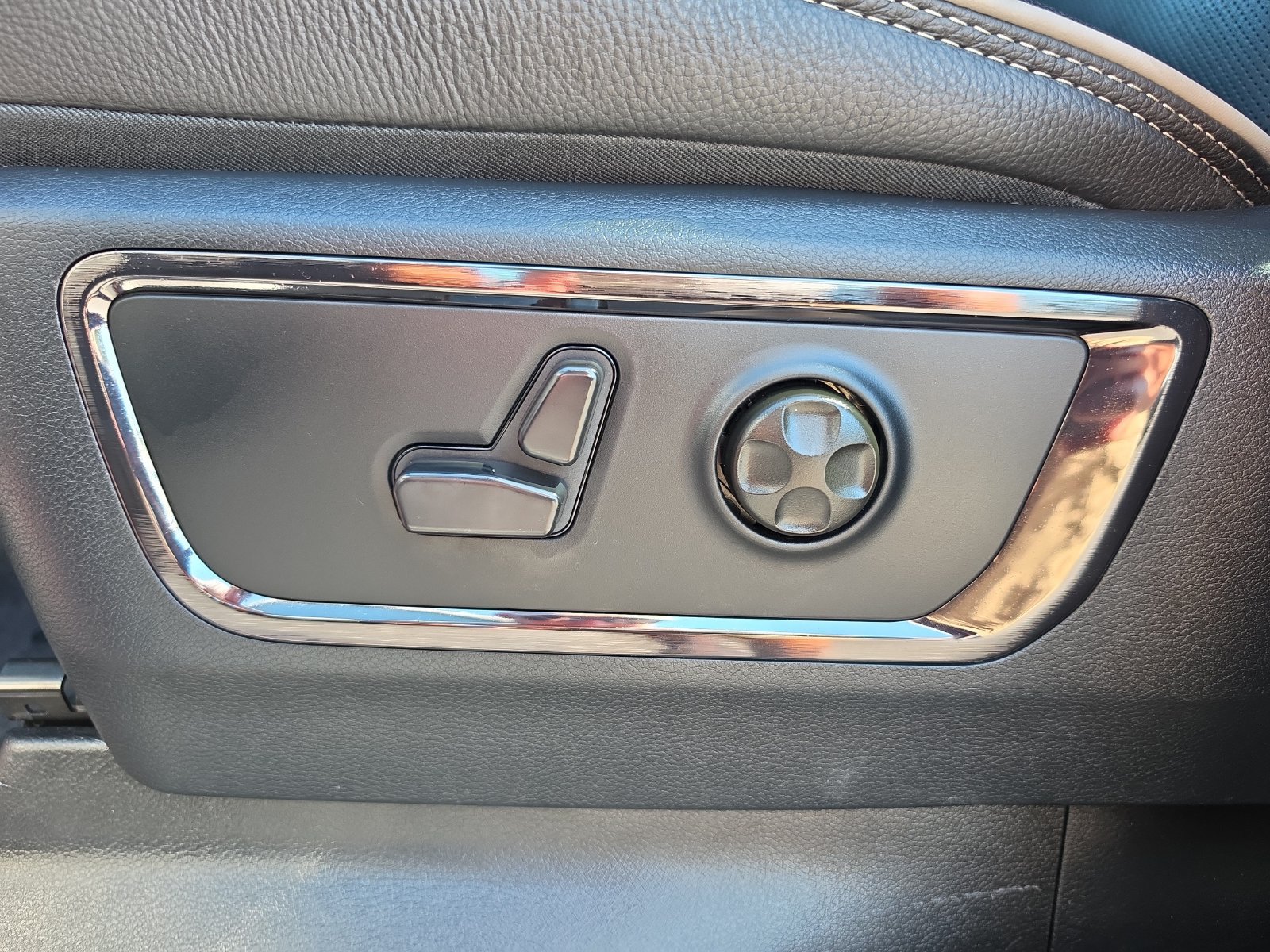 Used 2025 RAM 1500 Limited AWD/4WD image 18