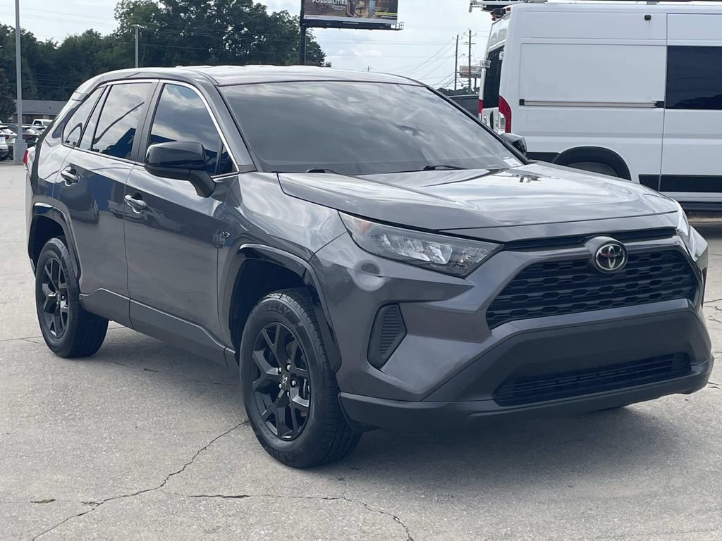 Used 2022 Toyota RAV4 LE FWD image 5