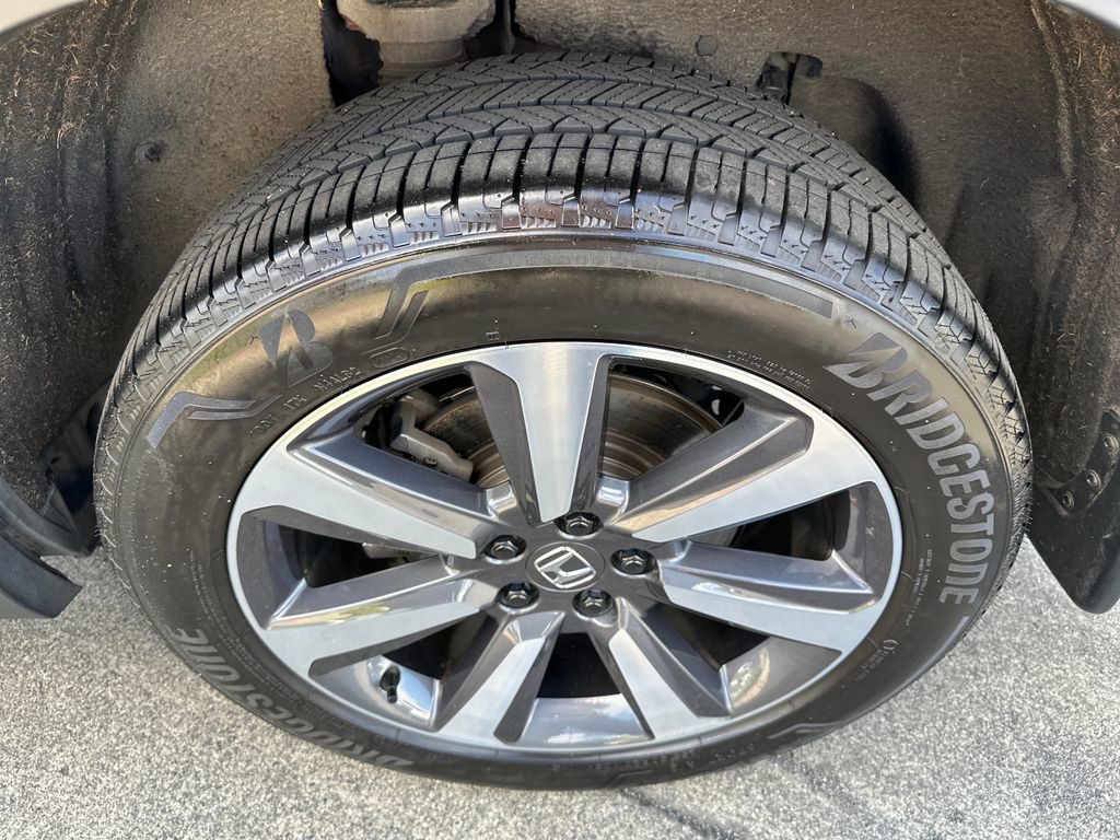 Used 2025 Honda Pilot Elite image 29