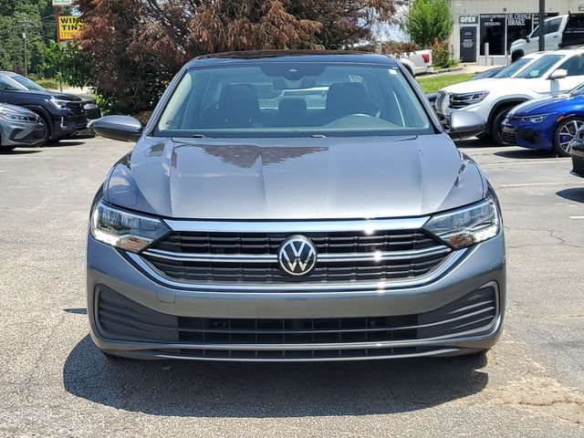 Used 2023 Volkswagen Jetta SE FWD image 2