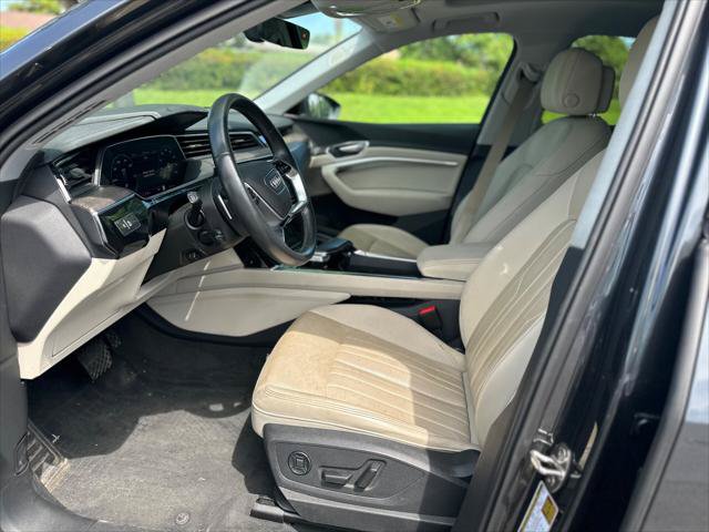 Used 2022 Audi e-tron Premium Plus w/ Premium Plus Package AWD/4WD image 12