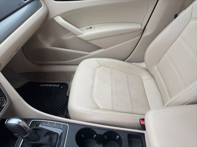 Used 2015 Volkswagen Passat 1.8T Limited Edition image 8