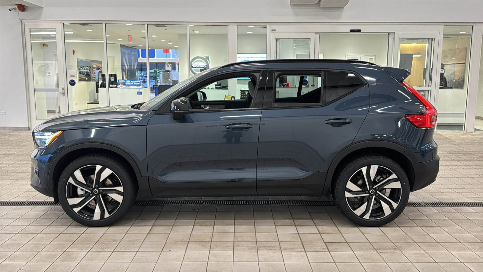 New 2026 Volvo XC40 B5 Plus w/ Climate Package image 8