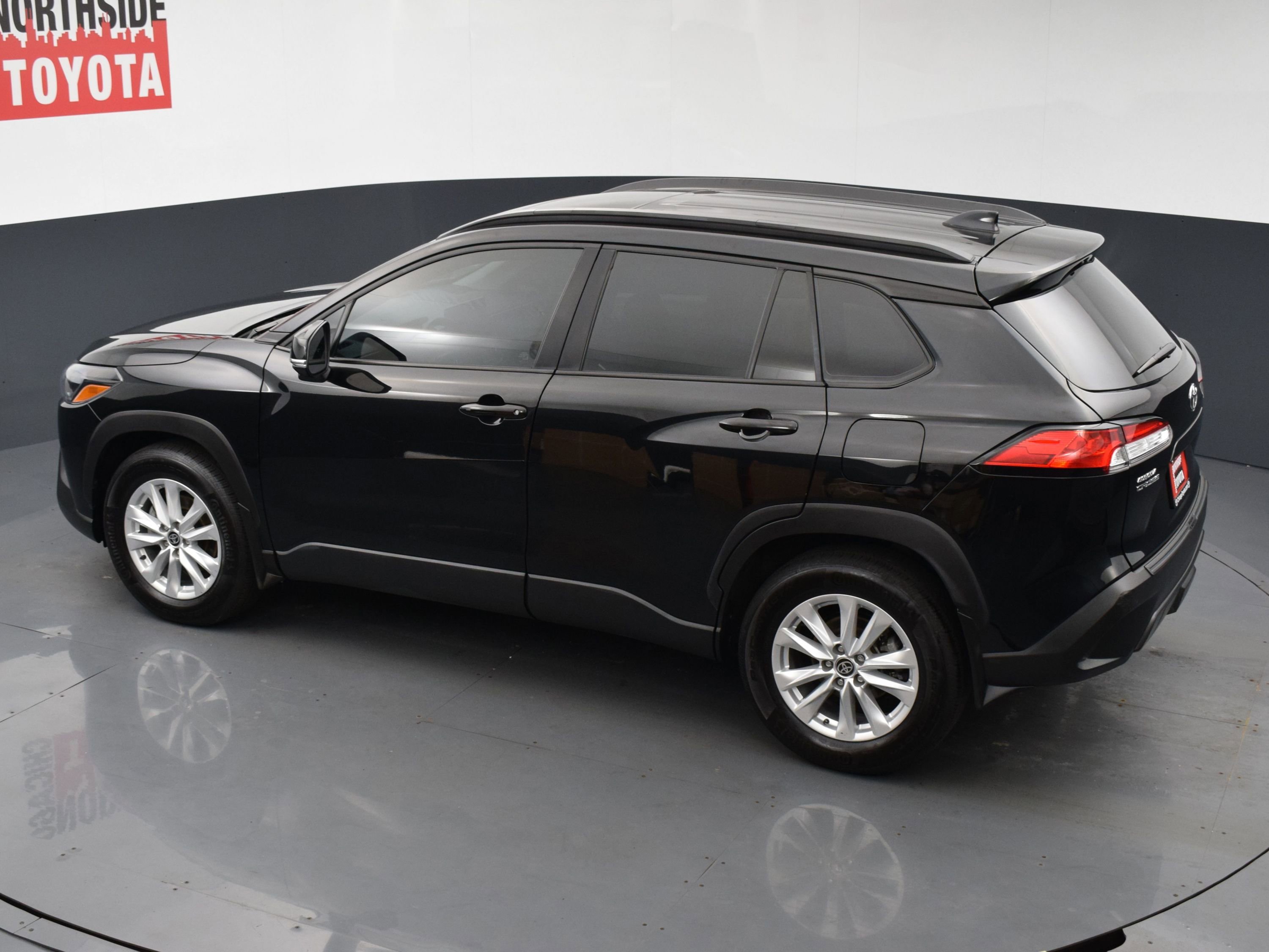 Used 2024 Toyota Corolla Cross LE w/ Moonroof Package AWD/4WD image 20