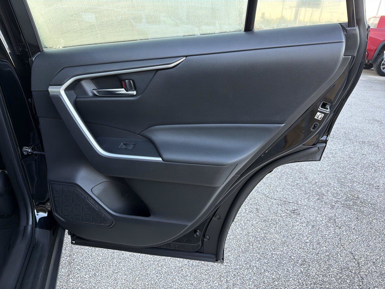 Used 2021 Toyota RAV4 XLE Premium FWD image 15