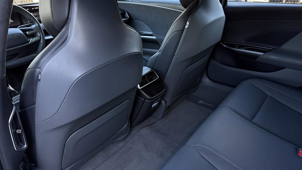 Used 2024 Lucid Air Touring image 32