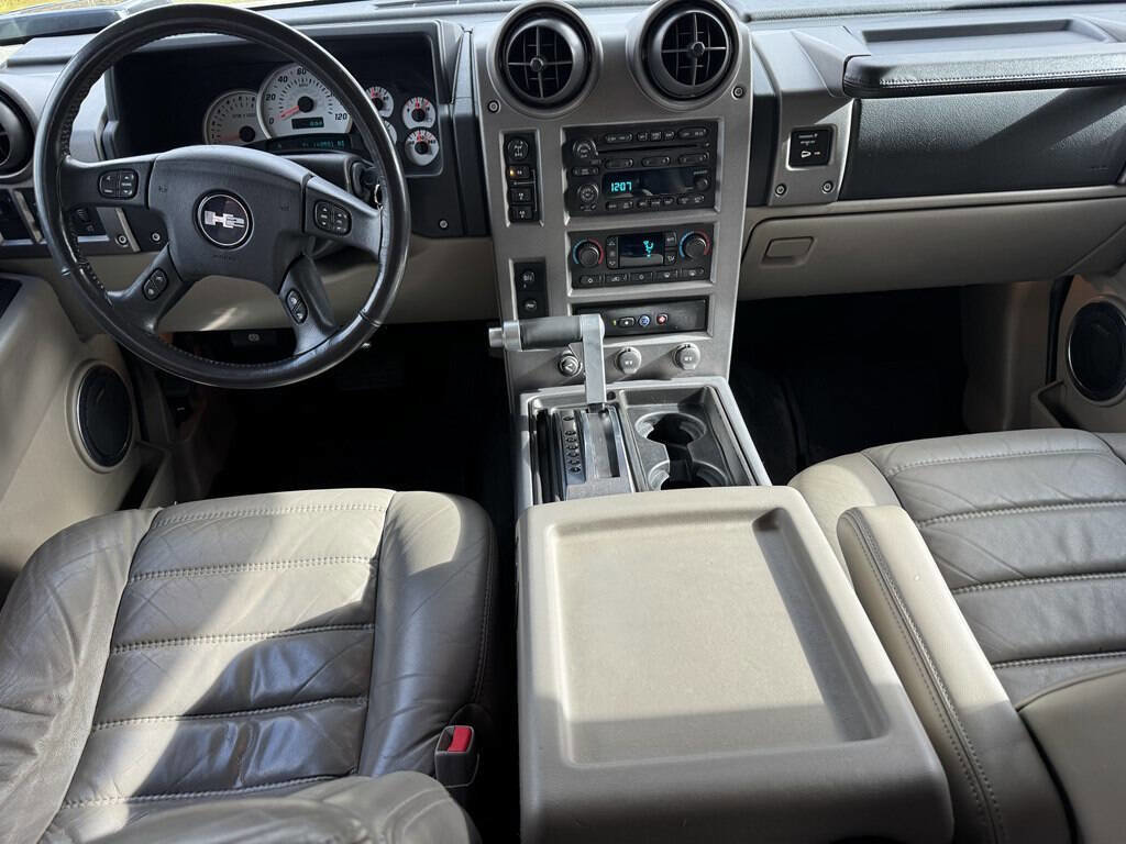 Used 2004 HUMMER H2 w/ Preferred Equipment Group image 16