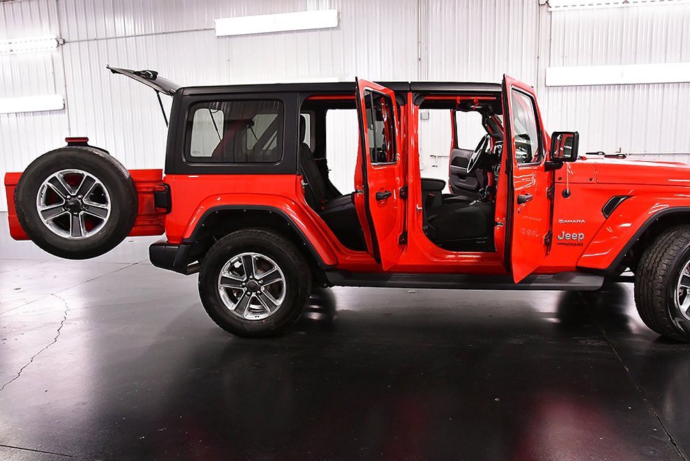 Used 2022 Jeep Wrangler Unlimited Sahara w/ Dual Top Group image 29