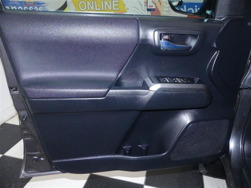 Used 2019 Toyota Tacoma TRD Sport AWD/4WD image 24