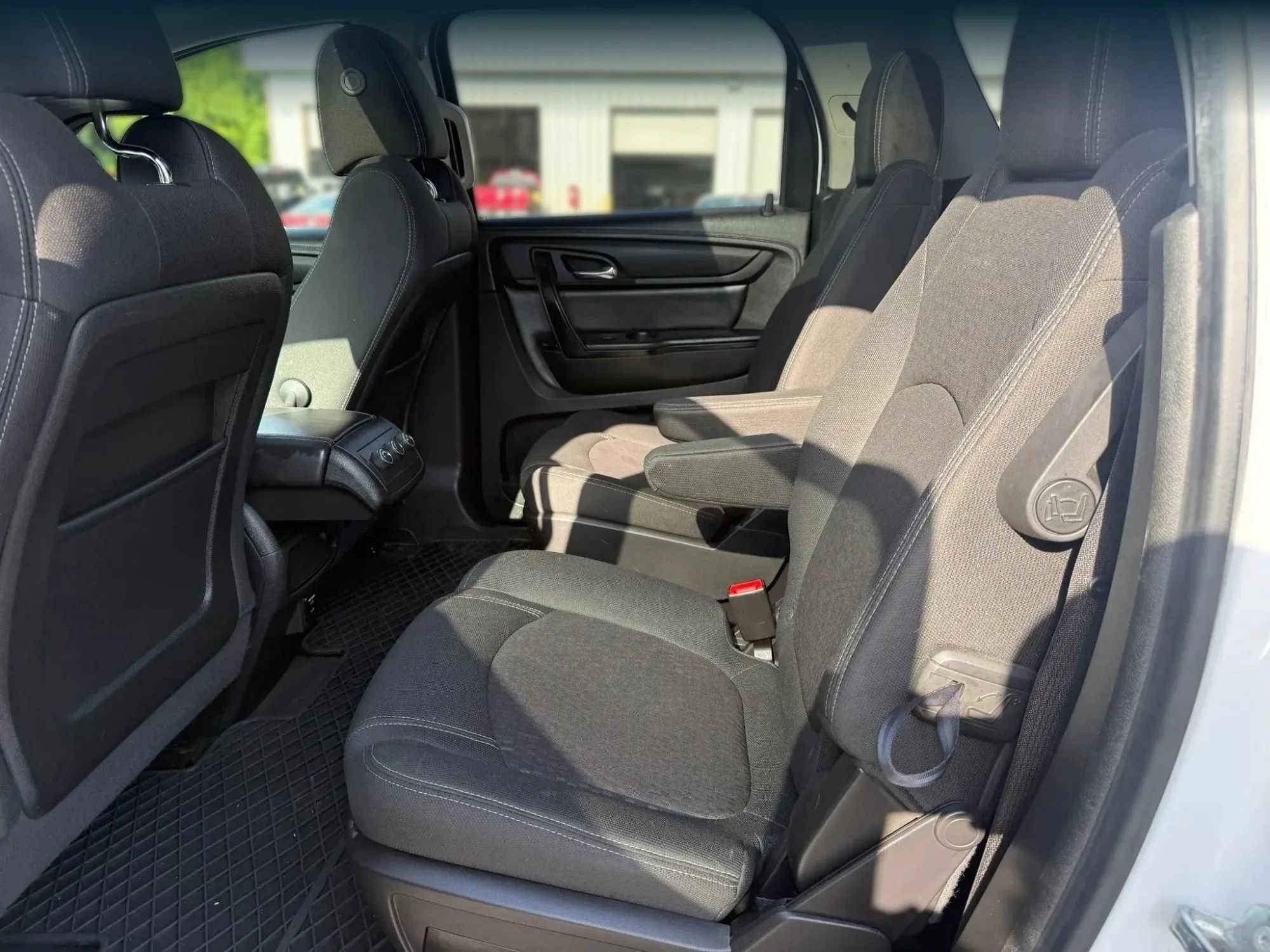 Used 2016 GMC Acadia SLE AWD/4WD image 21