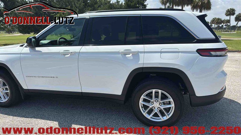 Used 2024 Jeep Grand Cherokee Laredo X w/ Luxury Tech Group I AWD/4WD image 5