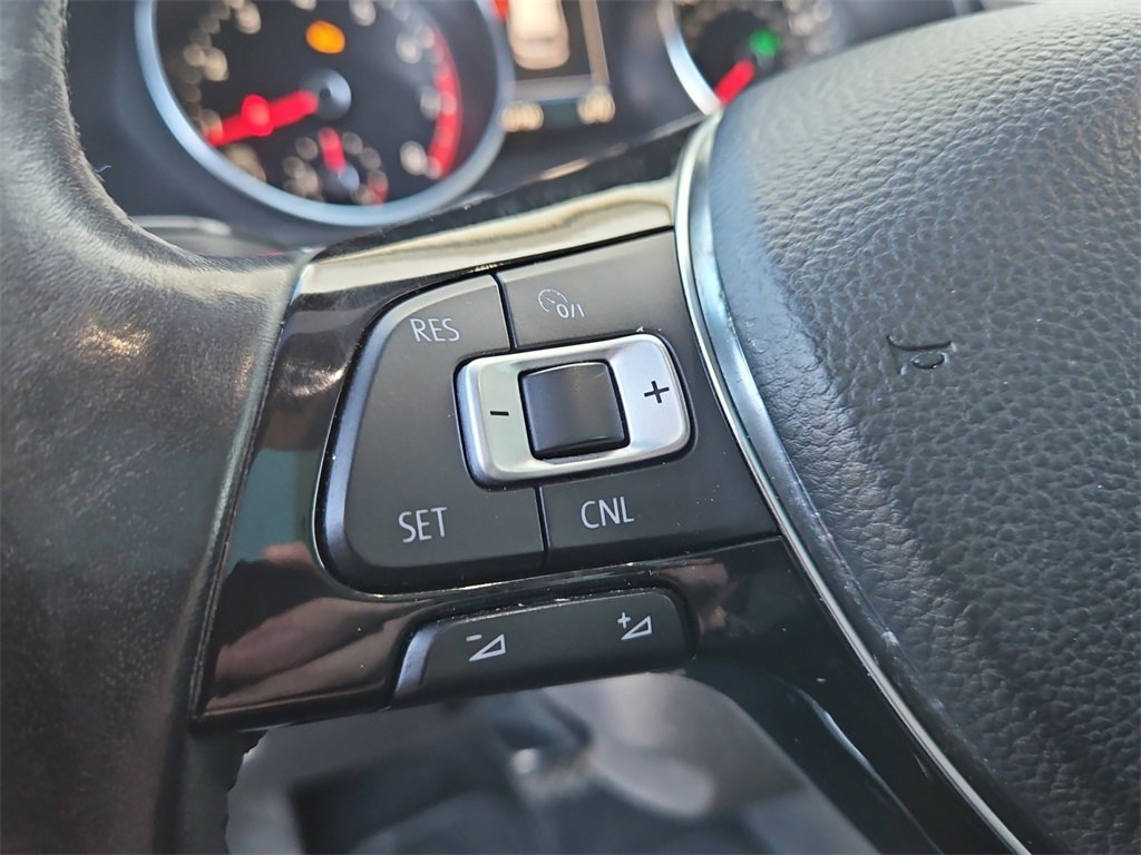 Used 2018 Volkswagen Tiguan SE w/ Panoramic Sunroof Package image 36