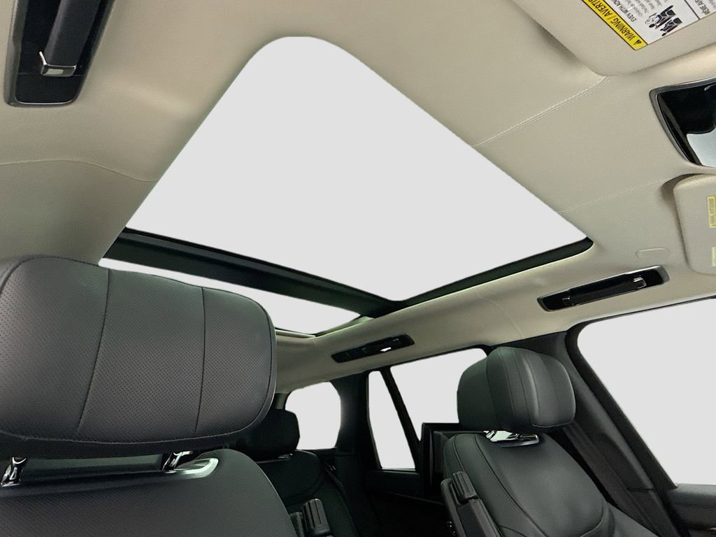 Used 2023 Land Rover Range Rover Autobiography image 17