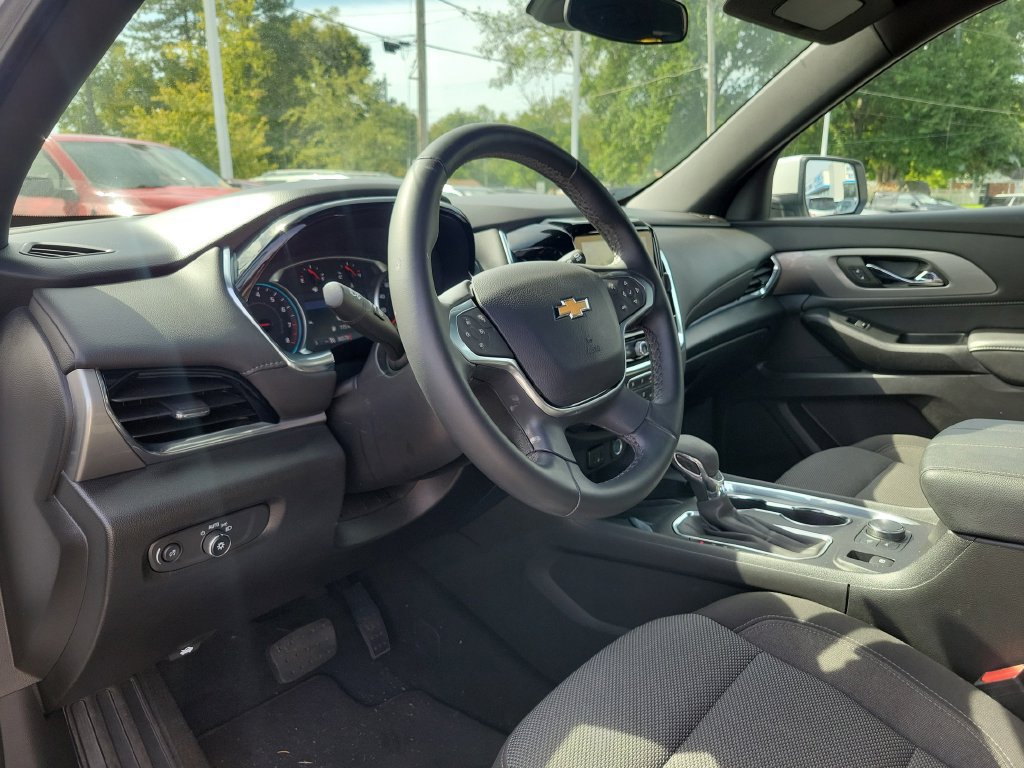 Used 2023 Chevrolet Traverse LT FWD image 23
