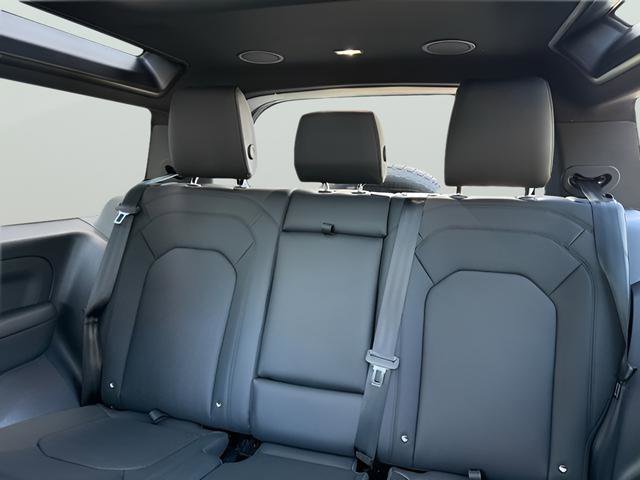 Certified 2025 Land Rover Defender 90 X-Dynamic SE image 31