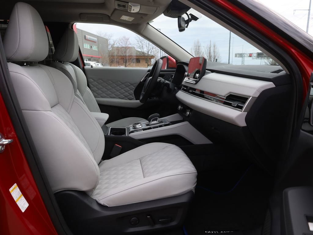 New 2025 Mitsubishi Outlander SEL image 12