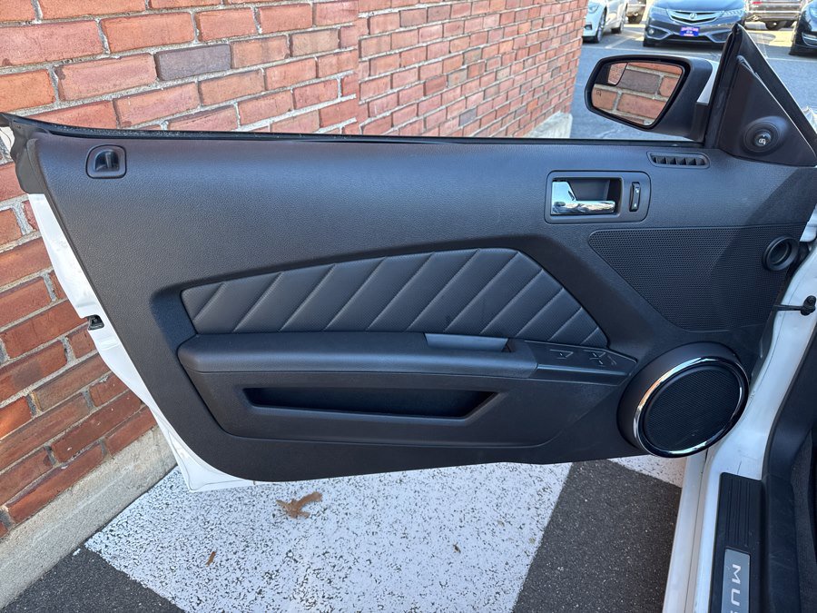 Used 2013 Ford Mustang Premium image 29