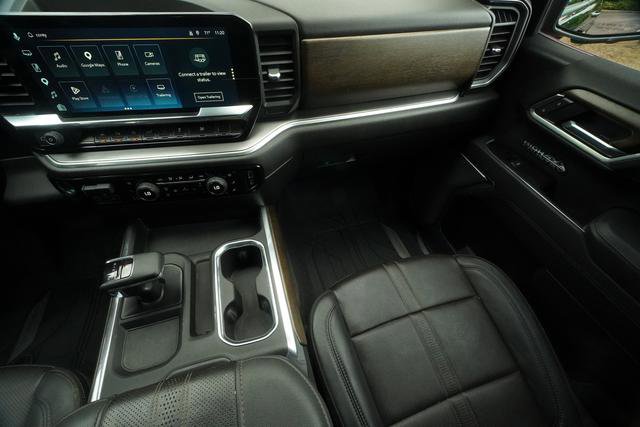 Used 2025 Chevrolet Silverado 1500 High Country w/ High Country Premium Package AWD/4WD image 16