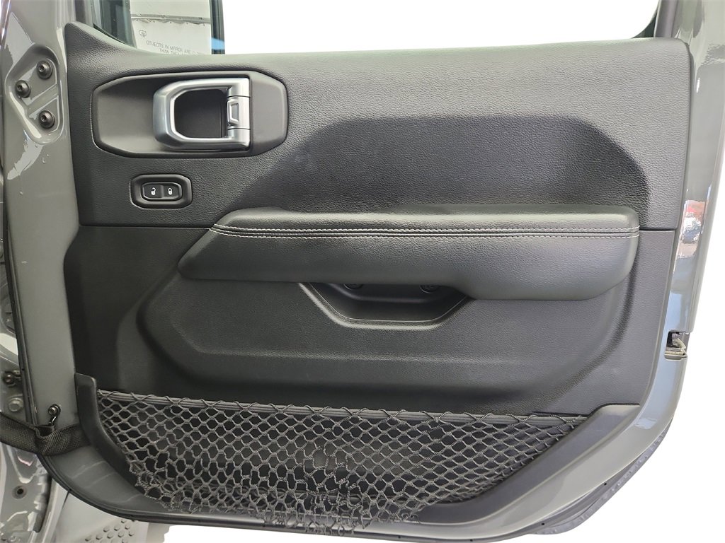 Used 2018 Jeep Wrangler Unlimited Sahara w/ Uconnect 4C Nav & Sound Group image 25