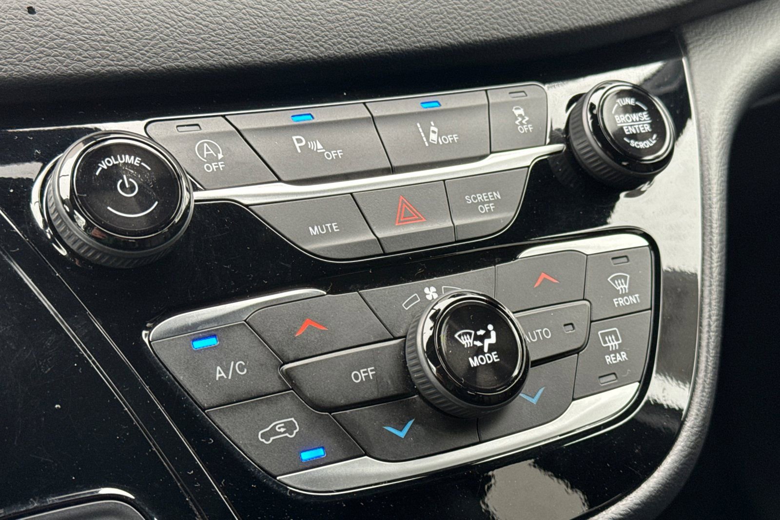 Used 2025 Chrysler Pacifica Select image 23