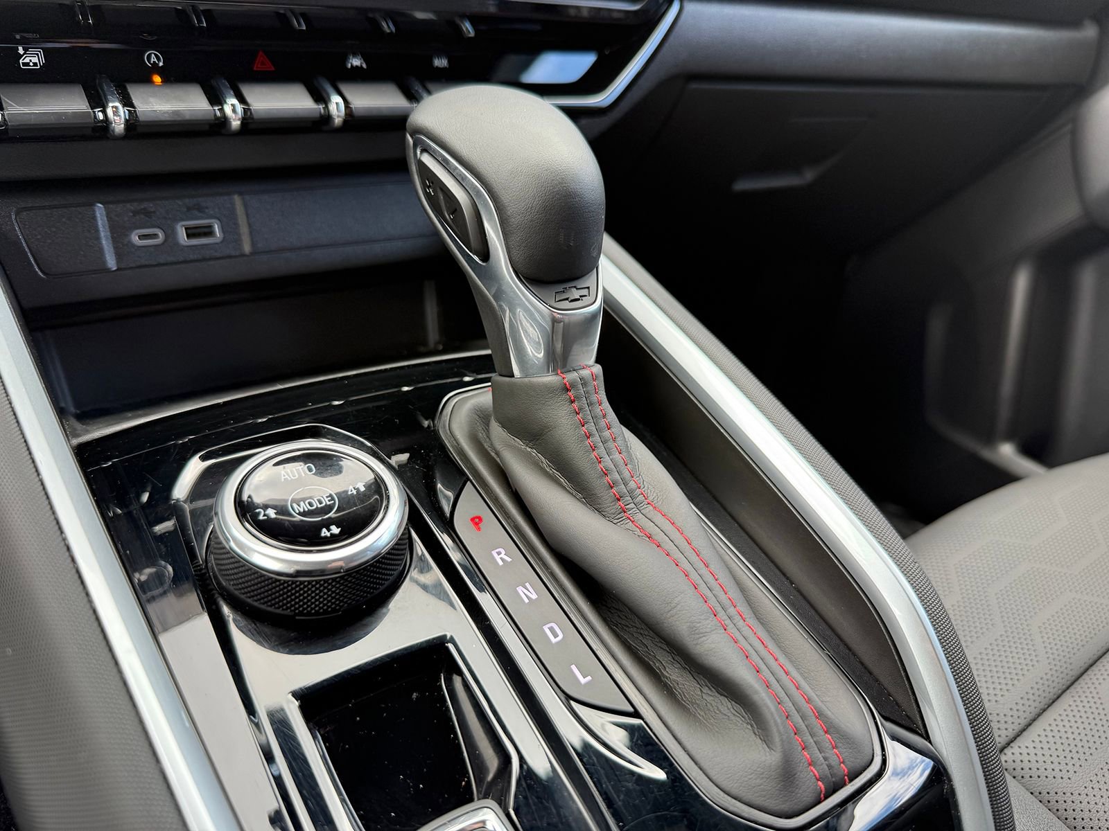 Used 2024 Chevrolet Colorado Z71 w/ Z71 Convenience Package 2 image 26