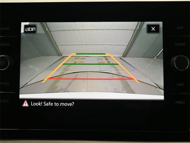 Certified 2025 Volkswagen Taos SE w/ Panoramic Sunroof Package image 21