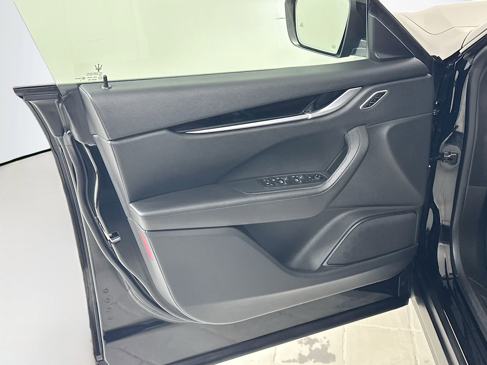 Used 2021 Maserati Levante image 15