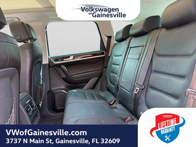 Used 2014 Volkswagen Touareg Executive AWD/4WD image 13