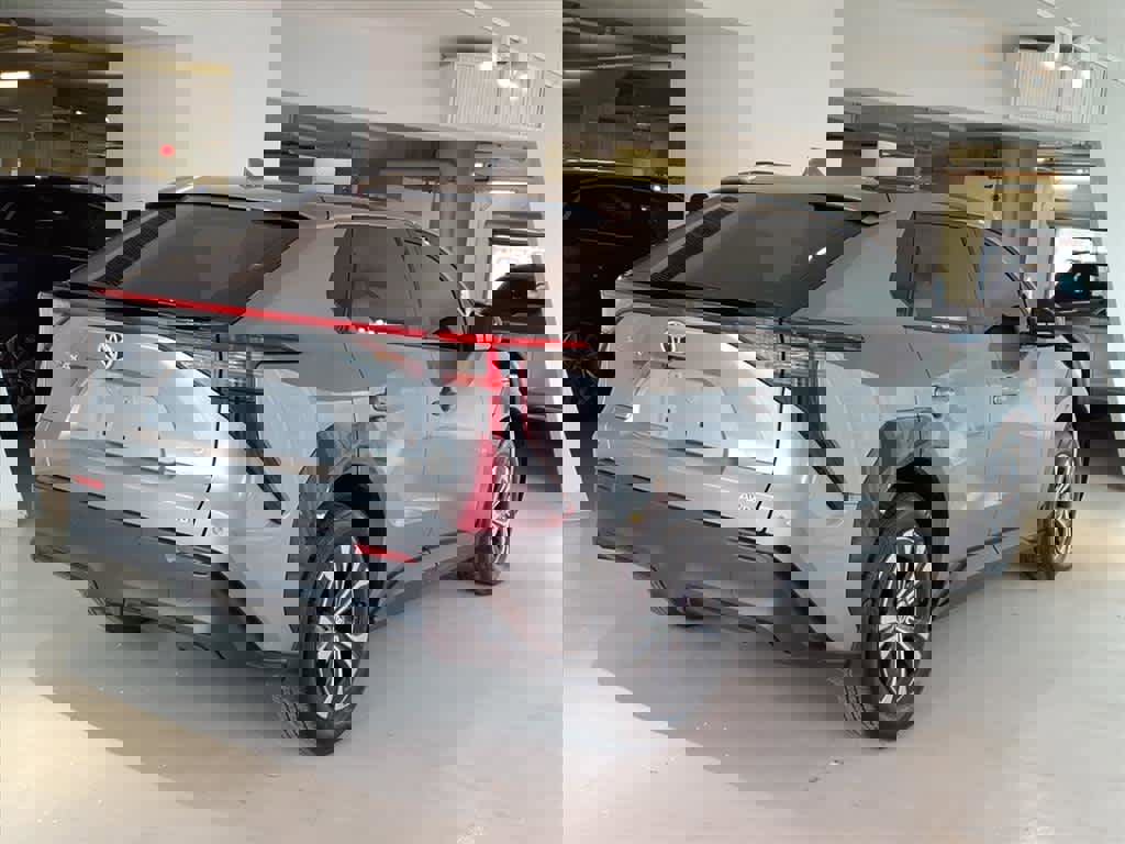 Used 2023 Toyota bZ4X XLE w/ Weather Package image 4