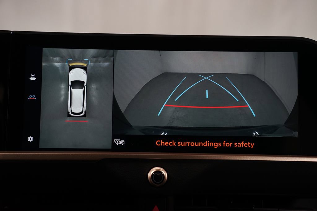 Used 2025 Toyota Crown Signia w/ Advanced Technology Package image 20