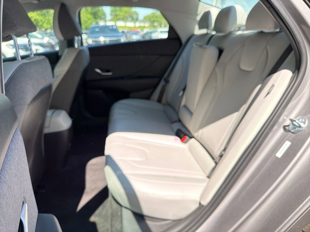 Used 2025 Hyundai Elantra Limited FWD image 32