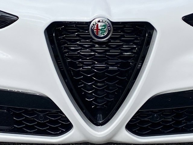 New 2025 Alfa Romeo Stelvio Sprint image 11