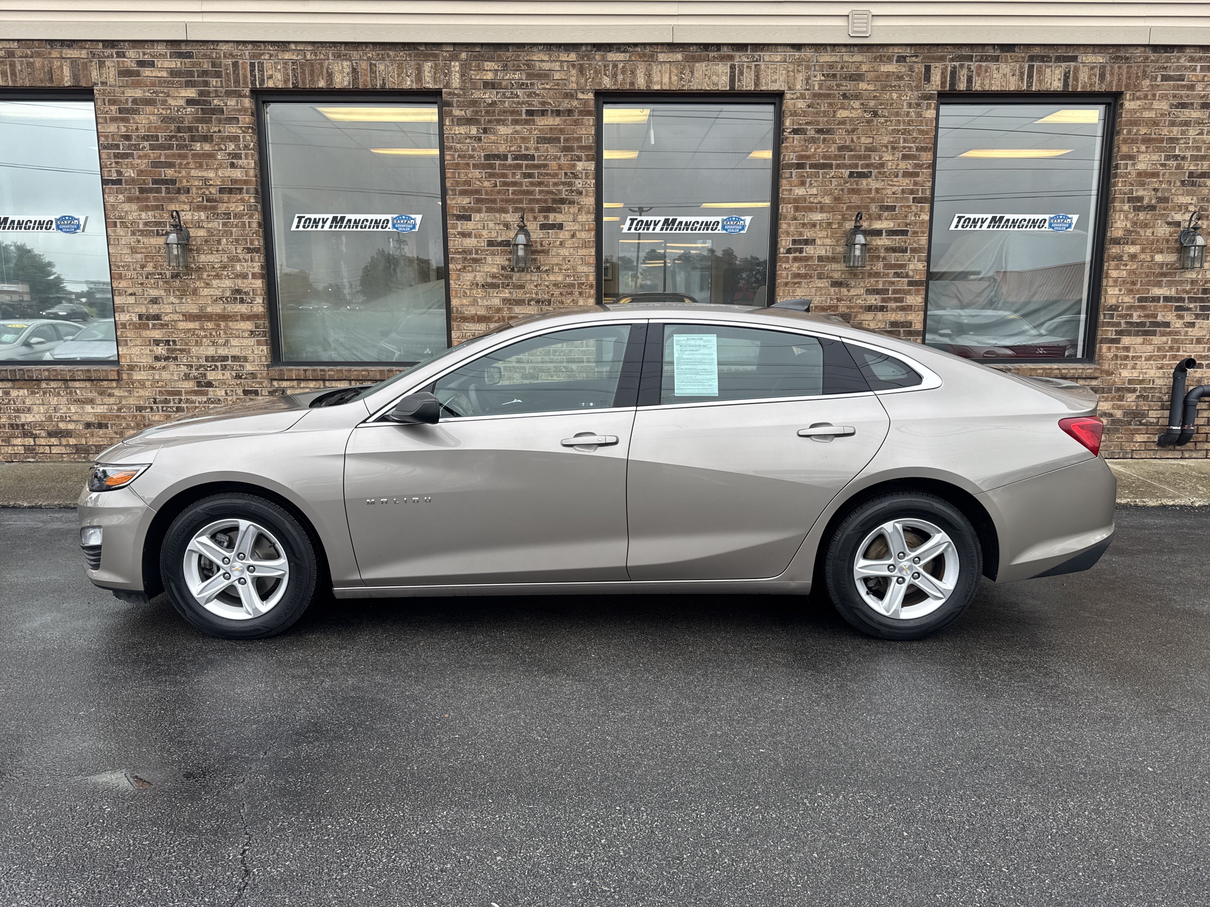 Used 2022 Chevrolet Malibu LS FWD image 2