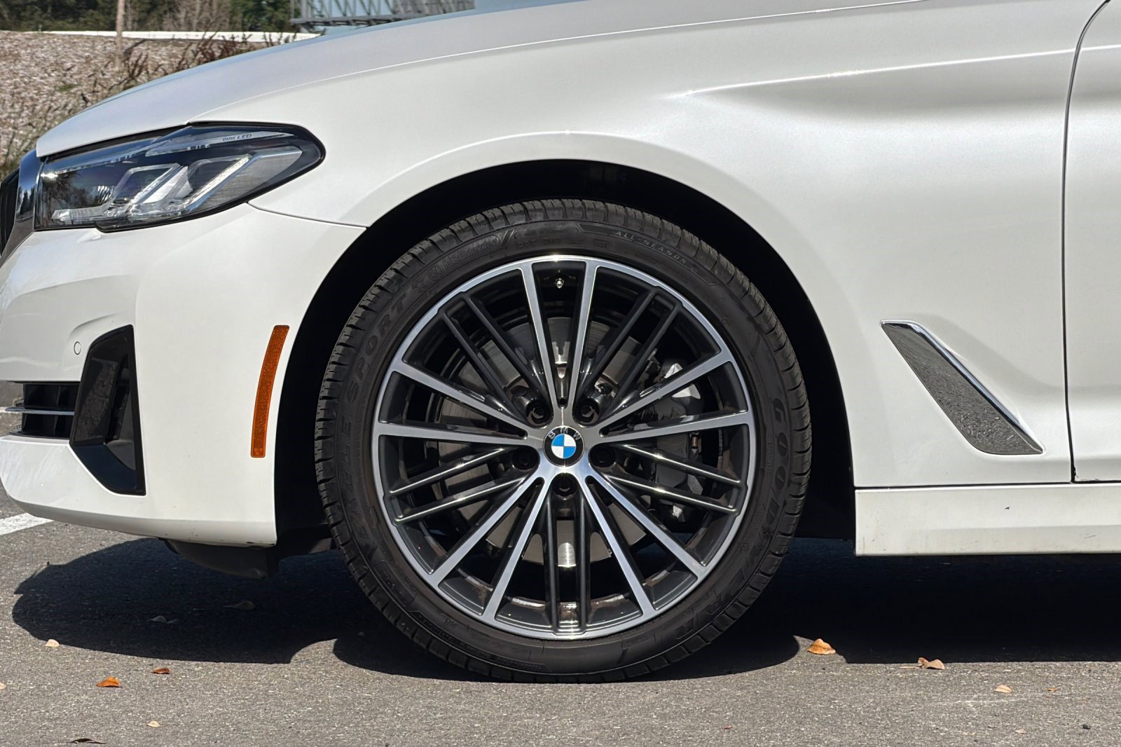 Used 2023 BMW 530i w/ Premium Package image 38