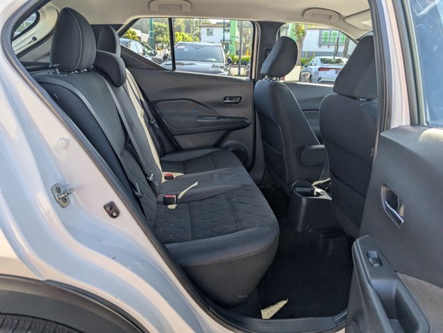 Used 2018 Nissan Kicks SV FWD image 17