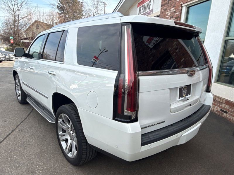 Used 2017 Cadillac Escalade Luxury image 7