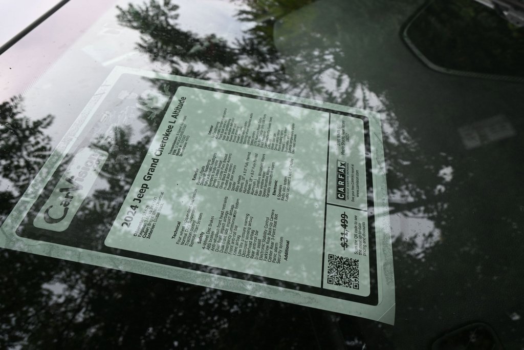 Used 2024 Jeep Grand Cherokee L Laredo image 14