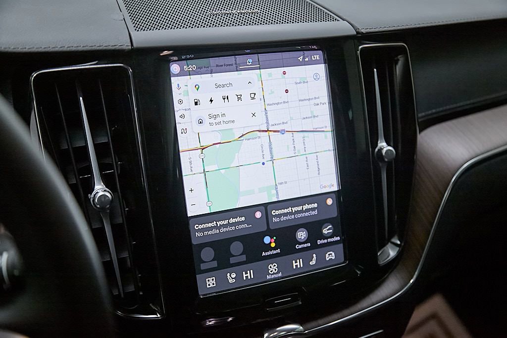 Certified 2024 Volvo XC60 T8 Ultimate w/ Protection Package Premier image 16