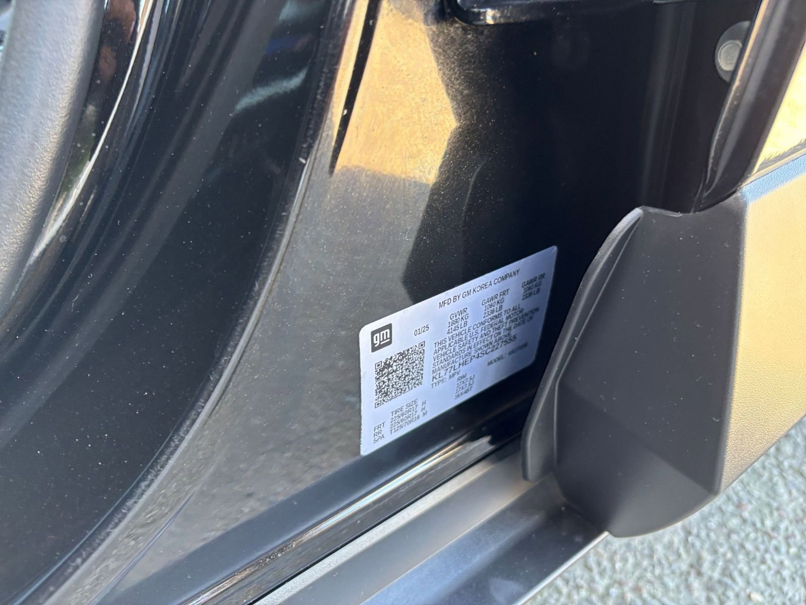 Used 2025 Chevrolet Trax LT FWD image 29