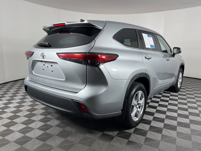 Used 2023 Toyota Highlander L image 11