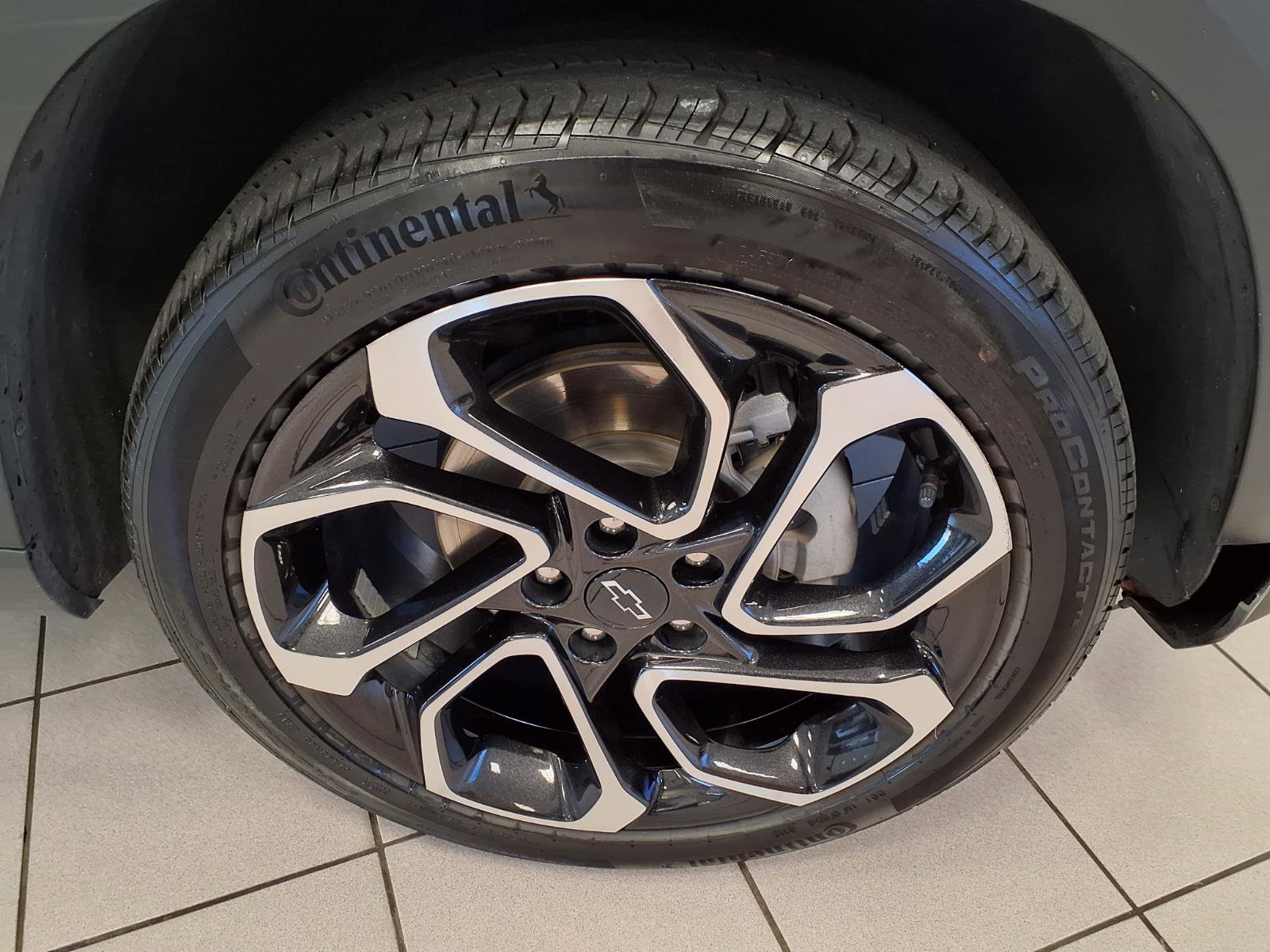 Used 2024 Chevrolet Trax RS w/ Sunroof Package FWD image 8